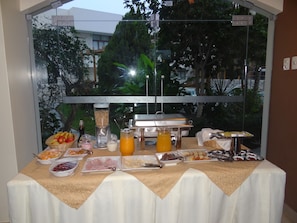Tägliches inbegriffenes Frühstücksbuffet
