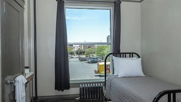 客房, 1 張單人床, 共用浴室 (Hostel Room, Bathroom in Hallway) | 1 間睡房、遮光窗簾/窗簾、熨斗/熨衫板、免費 Wi-Fi