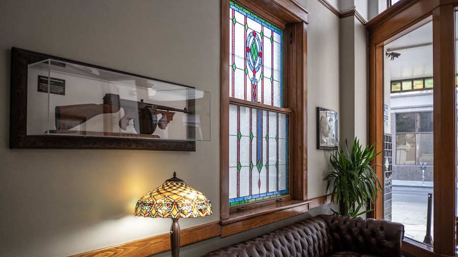 Gardner Hotel & Hostel