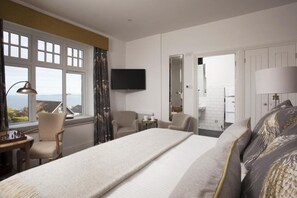 Habitación familiar con 1 cama doble o 2 individuales, 1 habitación | Escritorio, sistema de insonorización, tabla de planchar con plancha