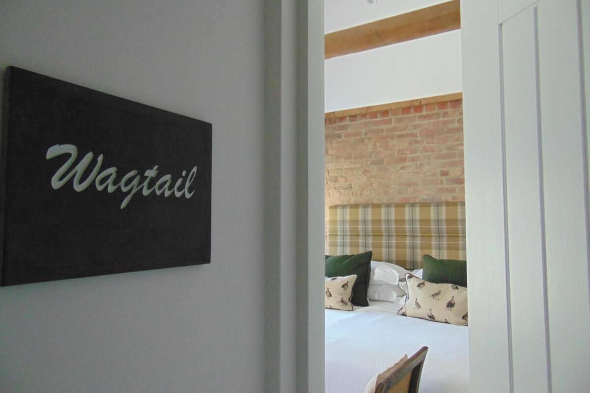 desk, soundproofing, iron/ironing board, free wifi