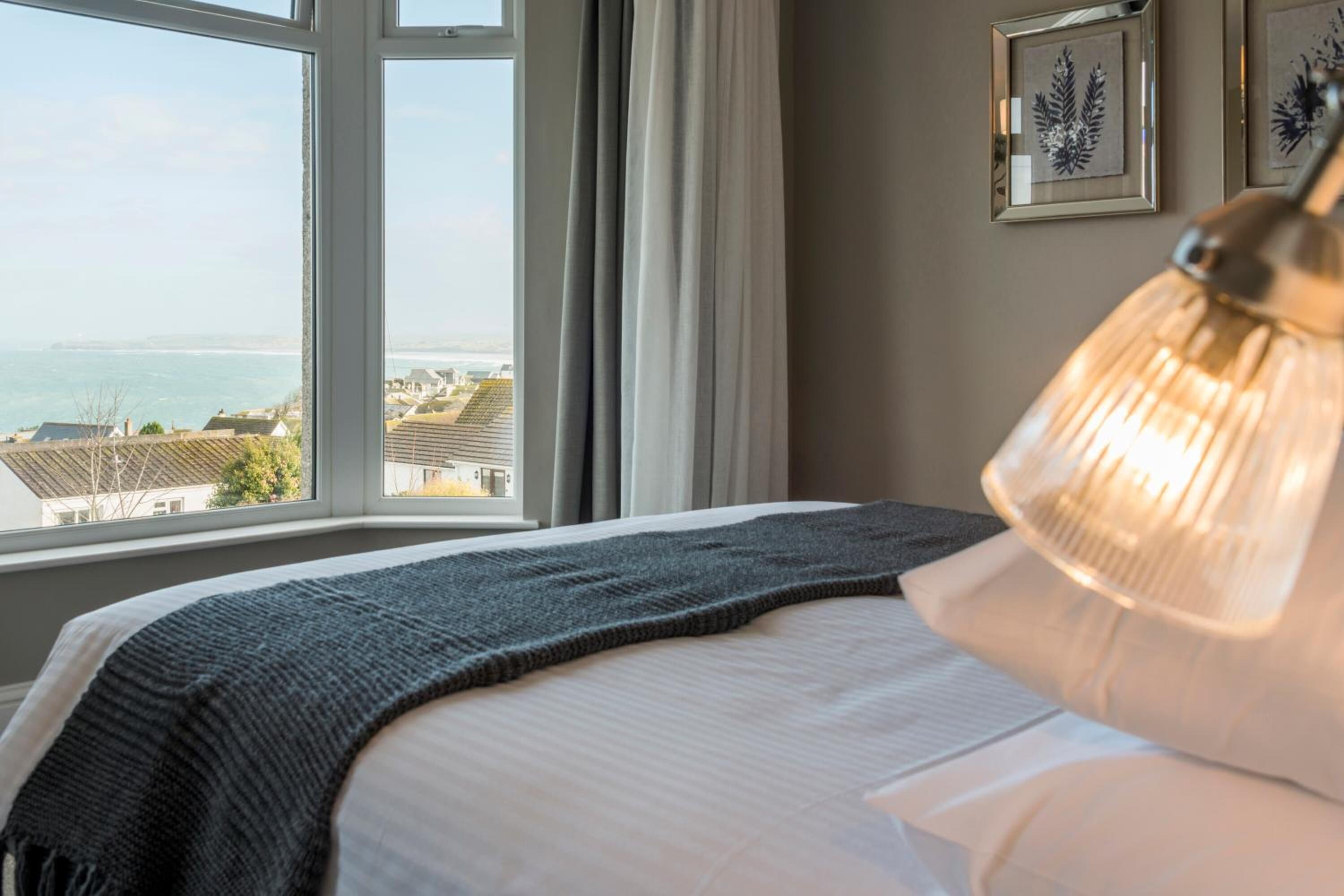 desk, soundproofing, iron/ironing board, free wifi