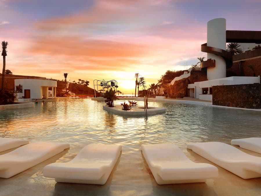 4 piscinas al aire libre, sombrillas, tumbonas