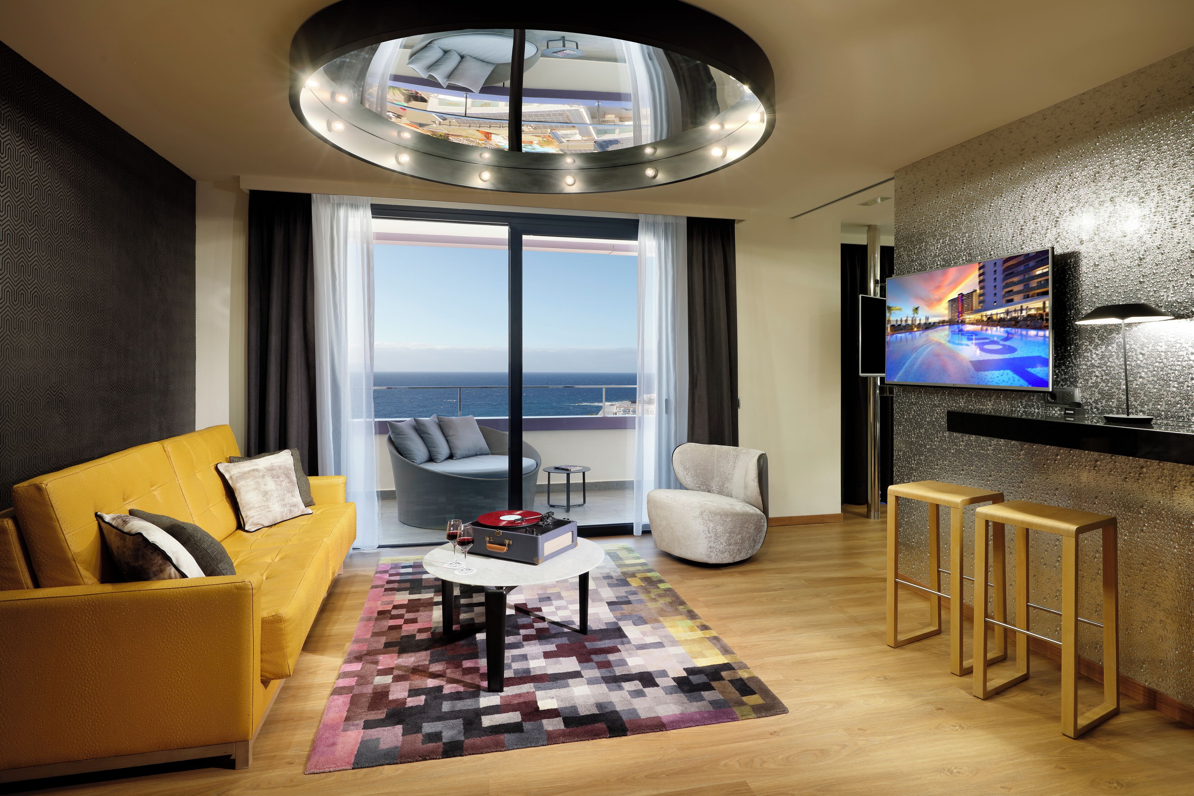 suite (rock suite diamond) | 1 bedroom, premium bedding, minibar, in-room safe