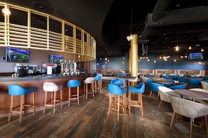 5 quầy bar/khu lounge, bar thể thao