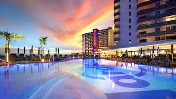 4 piscinas al aire libre, sombrillas, tumbonas