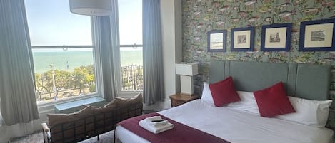 Habitación doble, vista al mar (Large) | Escritorio, tabla de planchar con plancha, wifi gratis y ropa de cama