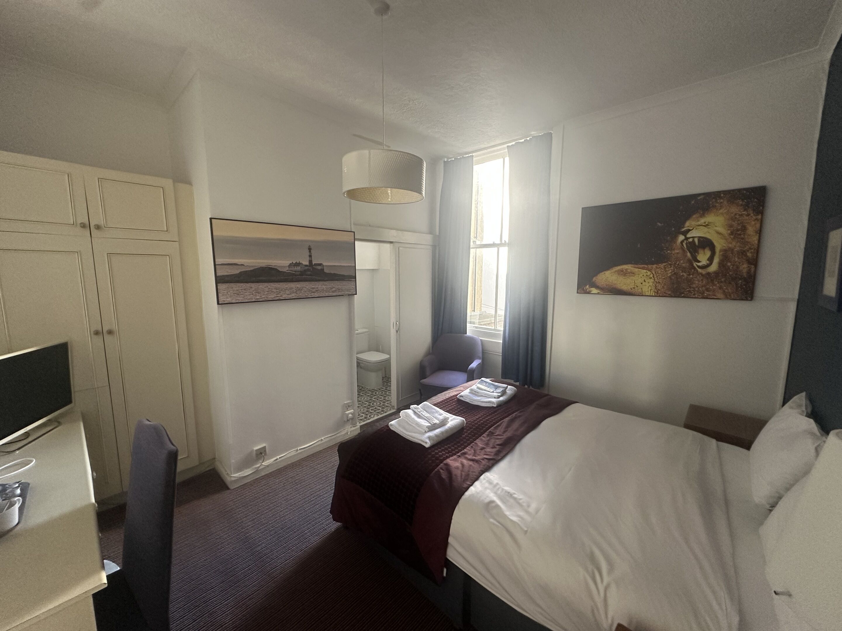 双人房 (Small, Rear View) | 办公桌、熨斗/熨板、免费 WiFi、床单