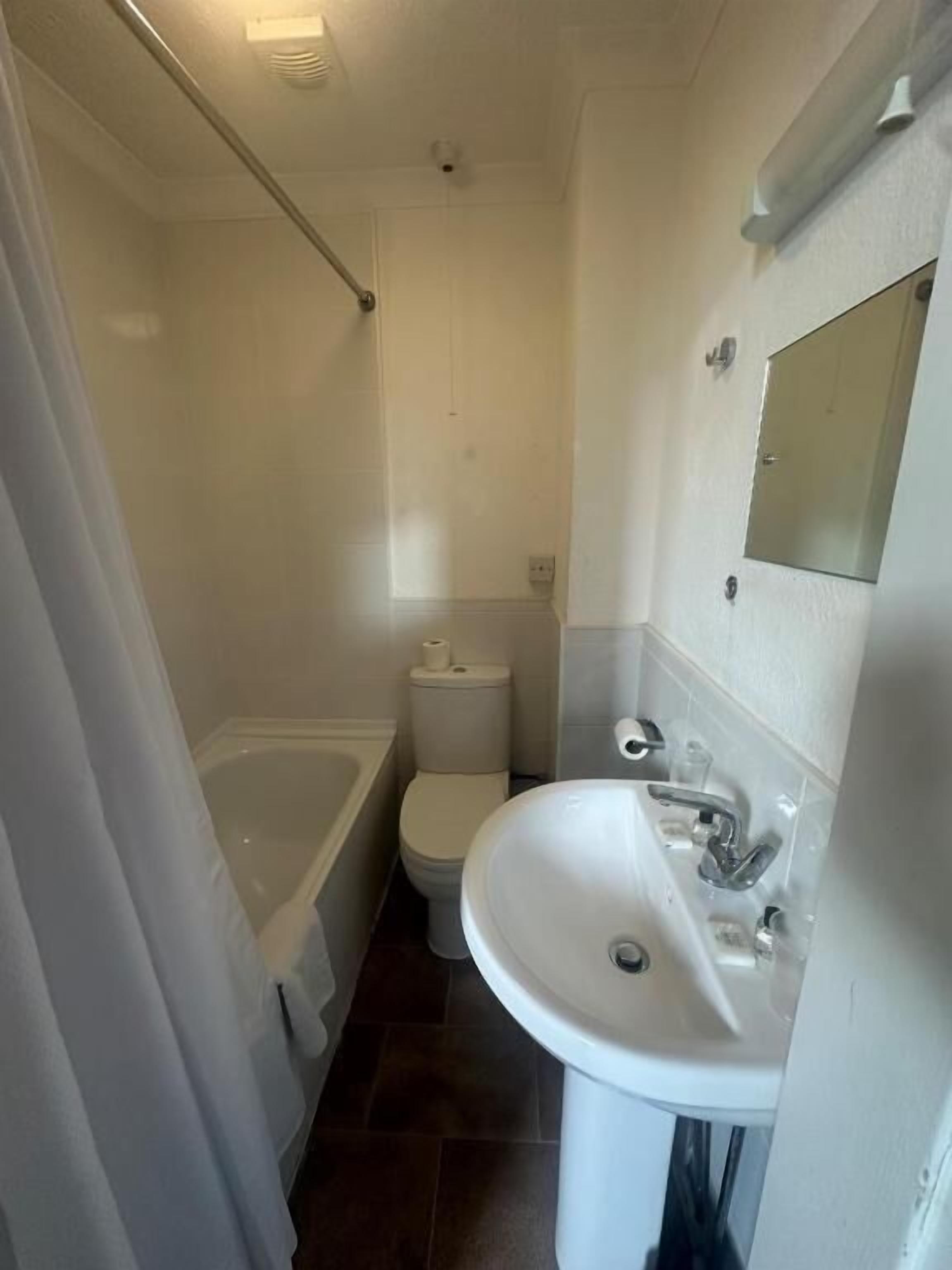 double room (side sea view) | bathroom | shower, free toiletries, hair dryer, towels
