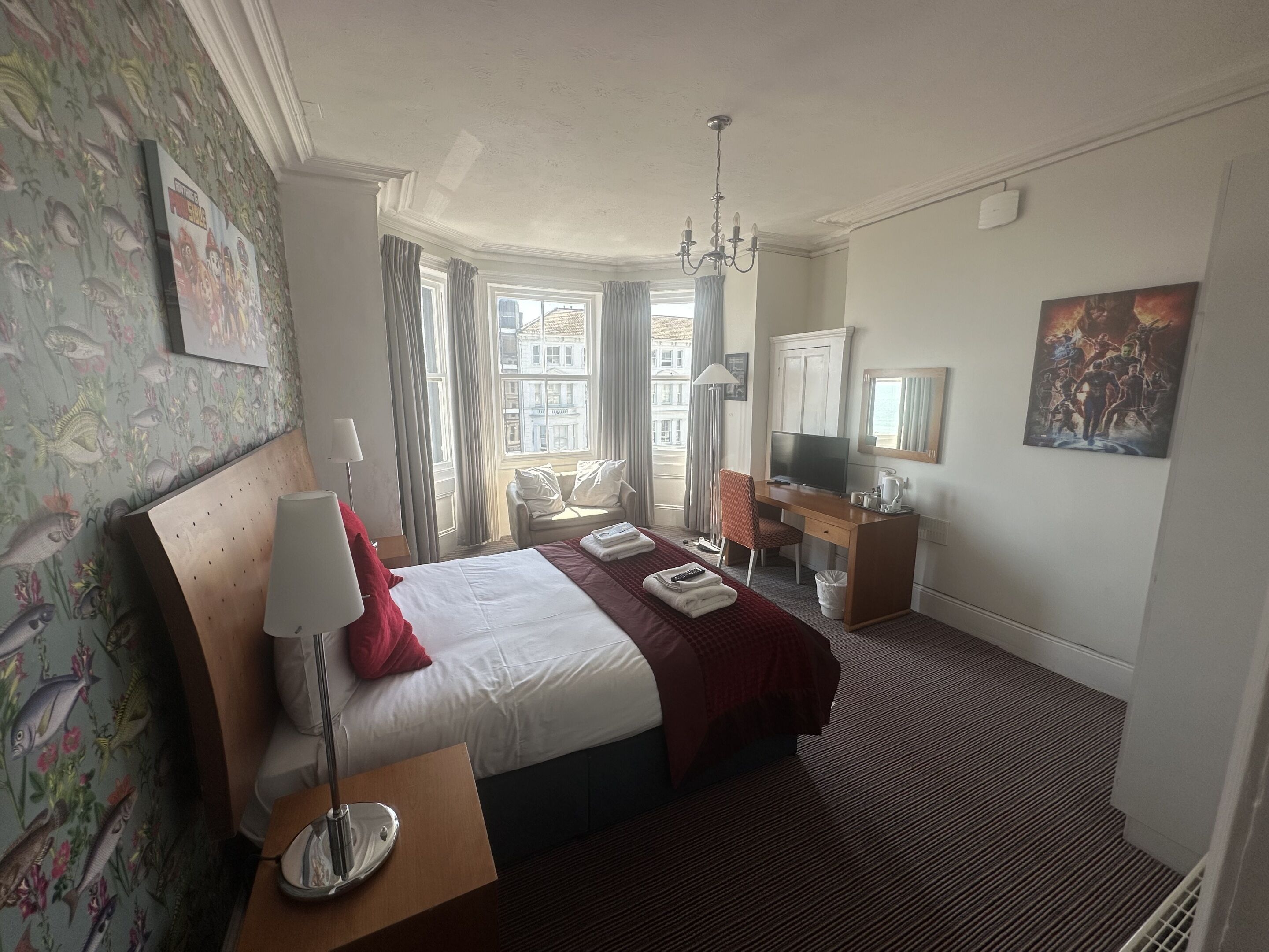 家庭房 (Side Sea View) | 办公桌、熨斗/熨板、免费 WiFi、床单