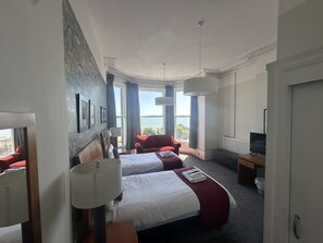 双床房, 海景 (Large) | 办公桌、熨斗/熨板、免费 WiFi、床单