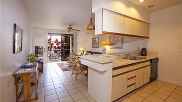 Condo, 2 Bedrooms | Private kitchen