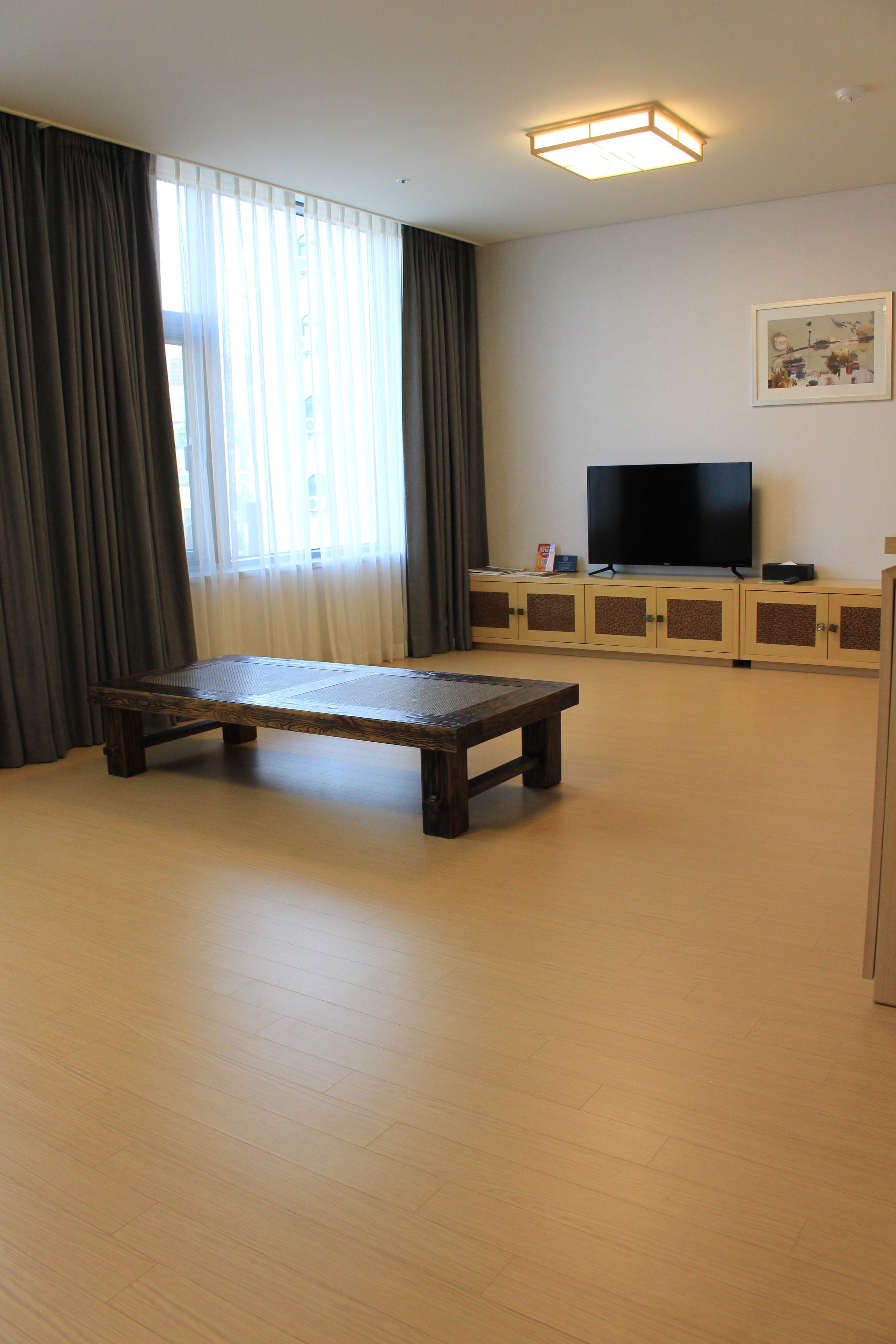 suite, multiple beds, non smoking | 1 bedroom, premium bedding, down duvets, in-room safe