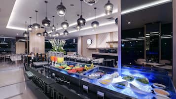 Bữa sáng buffet hàng ngày (140000 IDR/mỗi người)