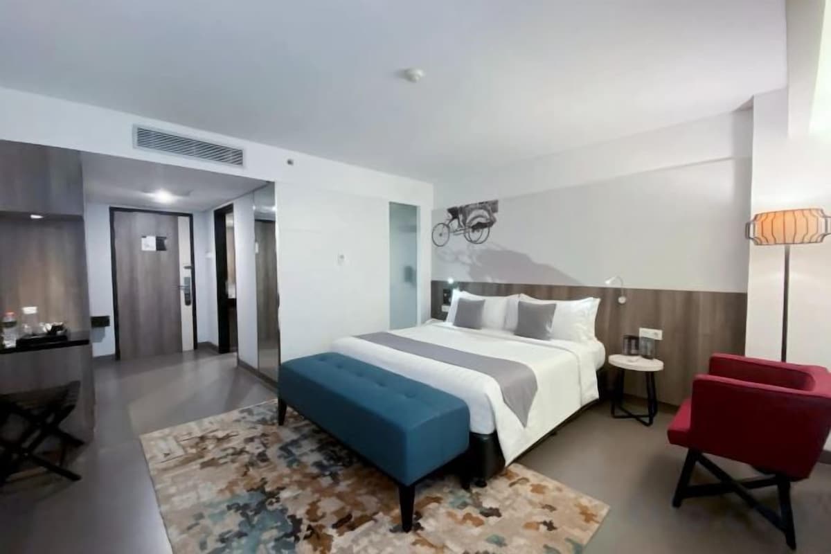 Minibar, in-room safe, desk, soundproofing