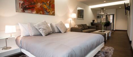 Caja de seguridad en la habitación y escritorio