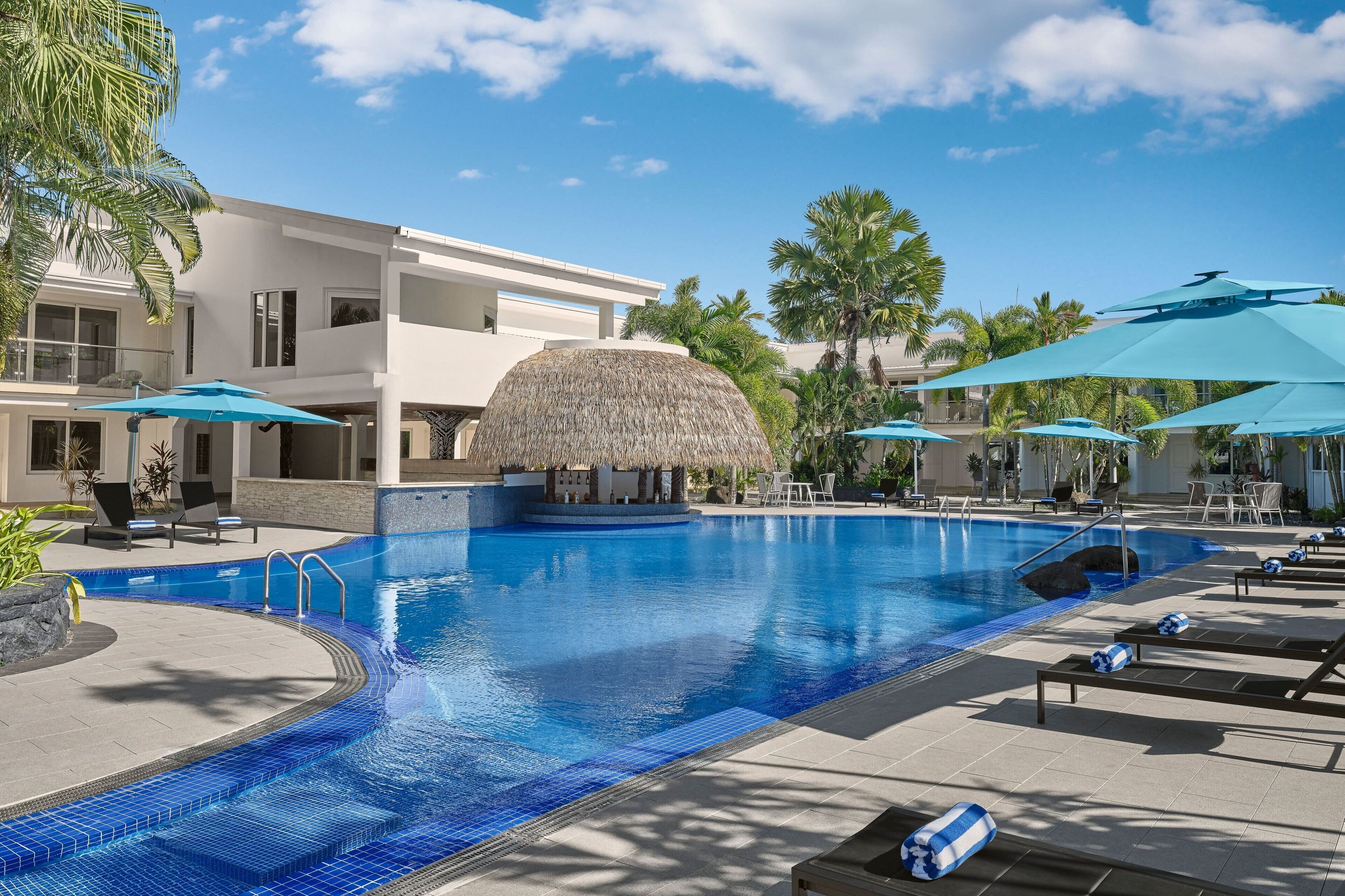 2 piscinas al aire libre, sillones reclinables de piscina