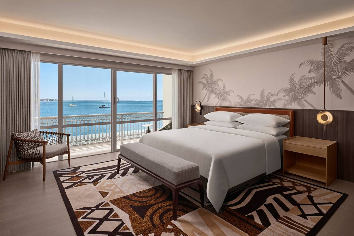 suite, 1 bedroom, non smoking | 1 bedroom, desk, iron/ironing board, free cots/infant beds
