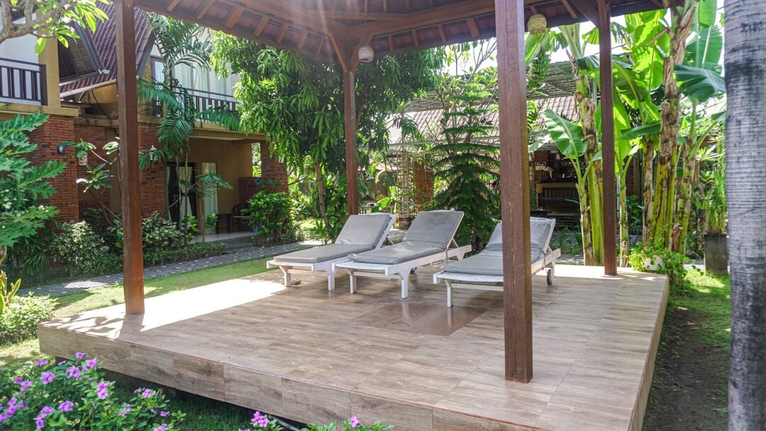 Outdoor pool, sun loungers