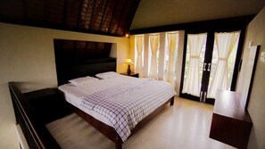 Studio, Pool View | In-room safe, desk, free WiFi, bed sheets - The Janan Villa (Denpasar)