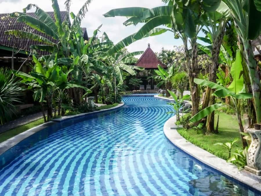Outdoor pool, sun loungers