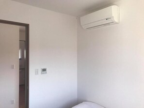 Escritorio, espacio para trabajar con un portátil, wifi gratis