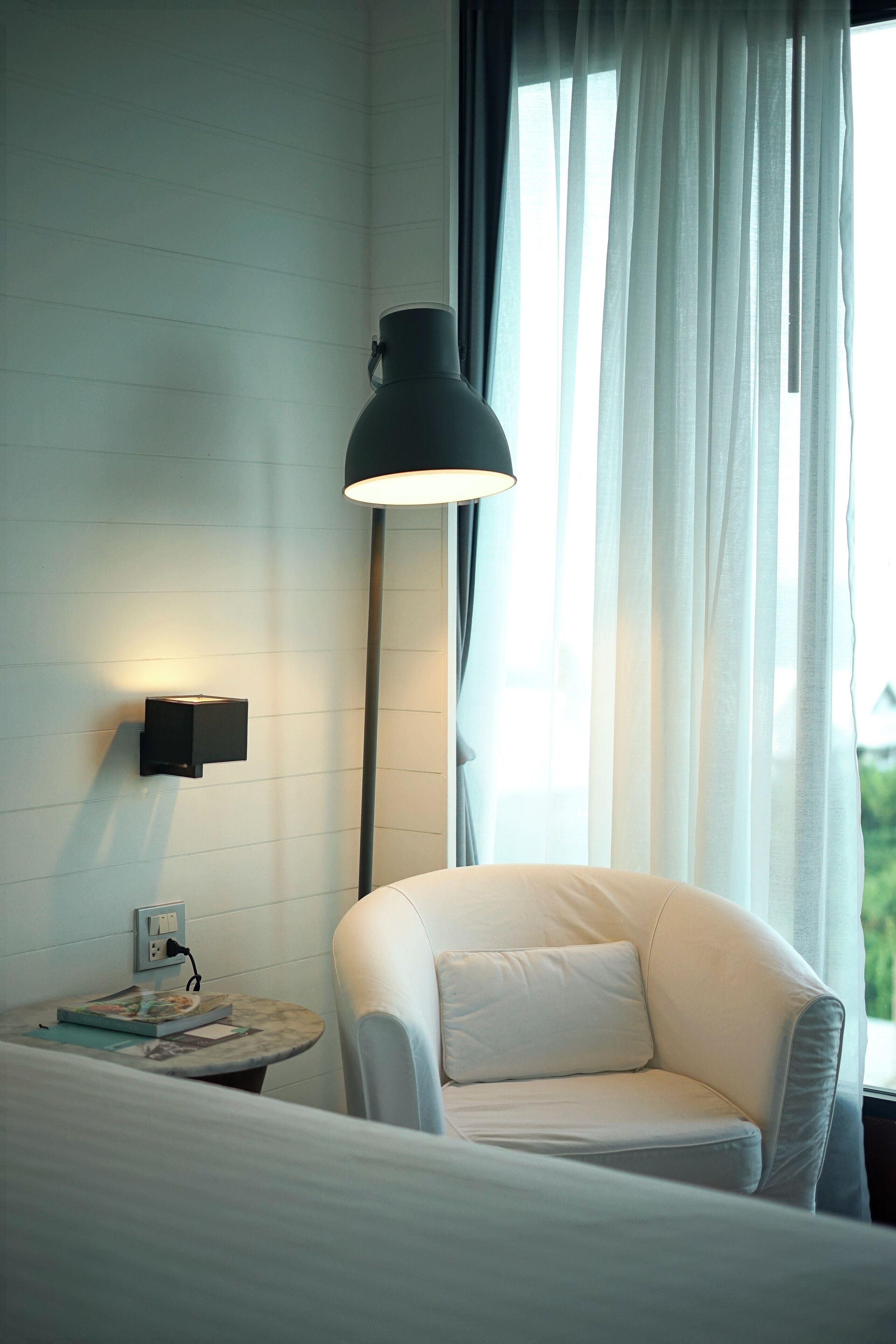 mini suite sea&horizon balcony skcorner | minibar, in-room safe, desk, laptop workspace