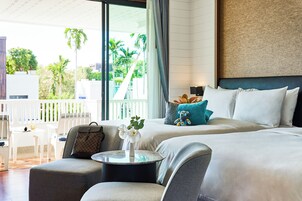 Minibar, in-room safe, desk, laptop workspace