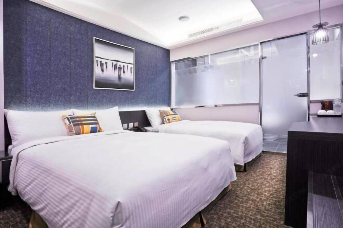 Roupas de cama premium, edredons de pluma, camas com colchões pillow-top