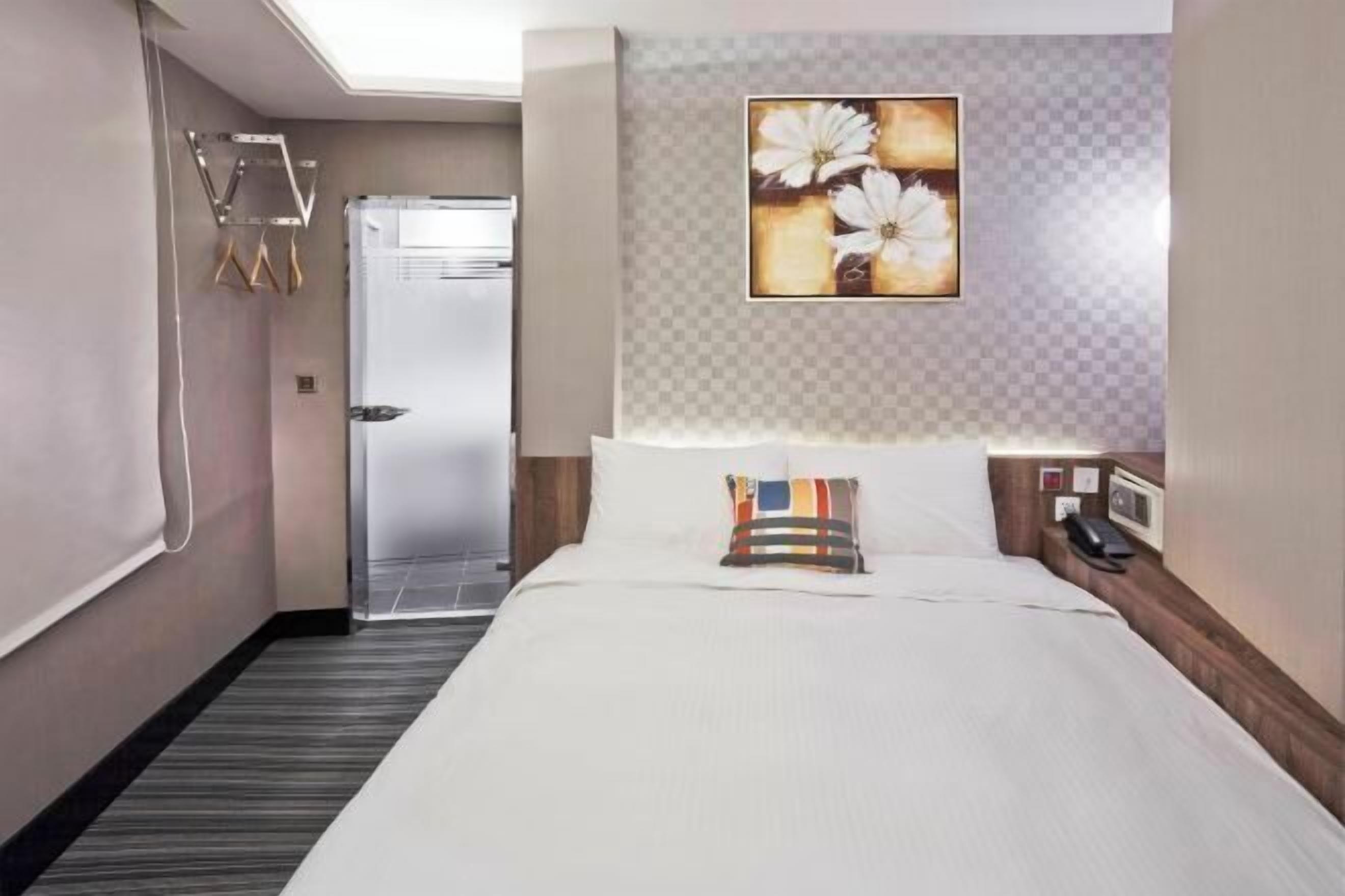 고급 침구, 오리/거위털 이불, 필로우탑 침대, 객실 내 금고