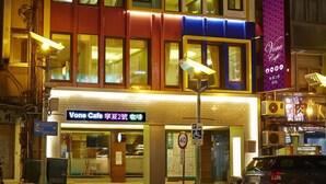 Gambar tidak terklasifikasi, 3 dari 45, tombol