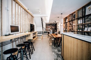 Interior entrance - Mellow Fellow Hostel (Bangkok)