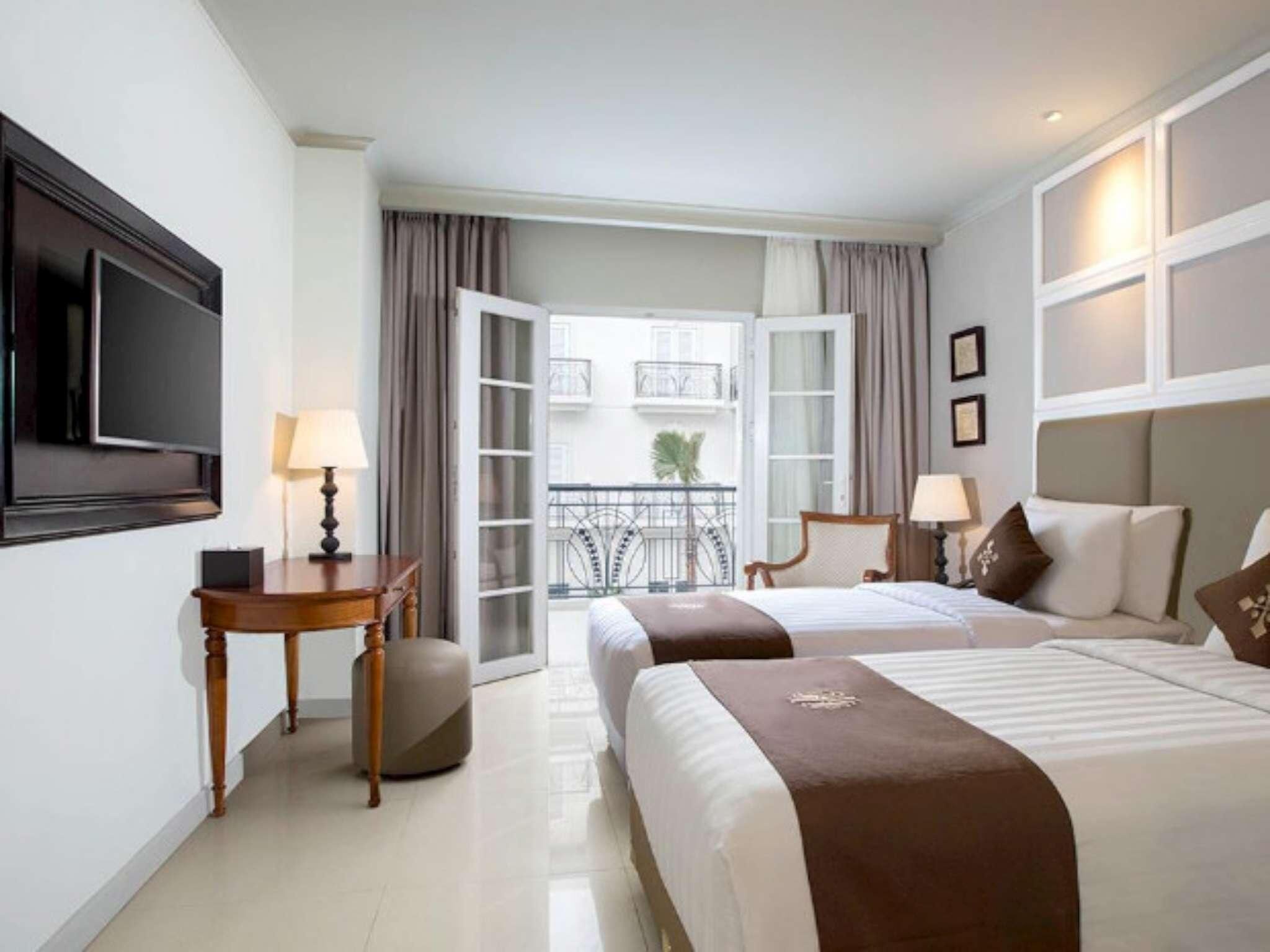 Premium bedding, in-room safe, desk, soundproofing