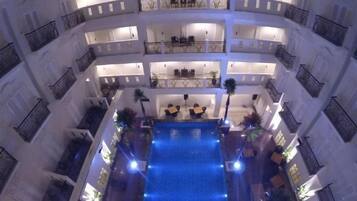 Outdoor pool, sun loungers