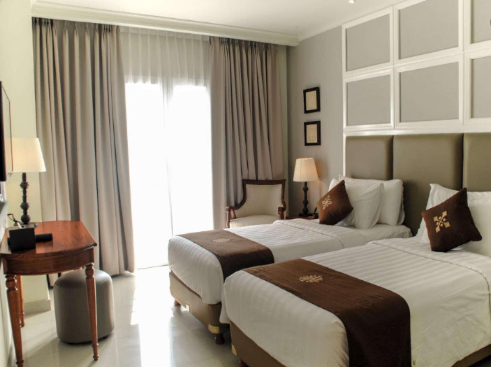 Premium bedding, in-room safe, desk, soundproofing