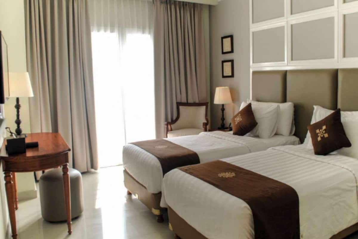 Premium bedding, in-room safe, desk, soundproofing