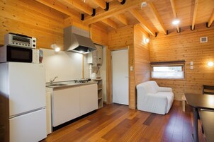 ファミリー 4 人部屋 | リビング エリア | 薄型テレビ