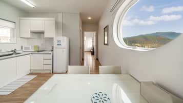 Full-sized fridge, microwave, stovetop, cookware/dishes/utensils