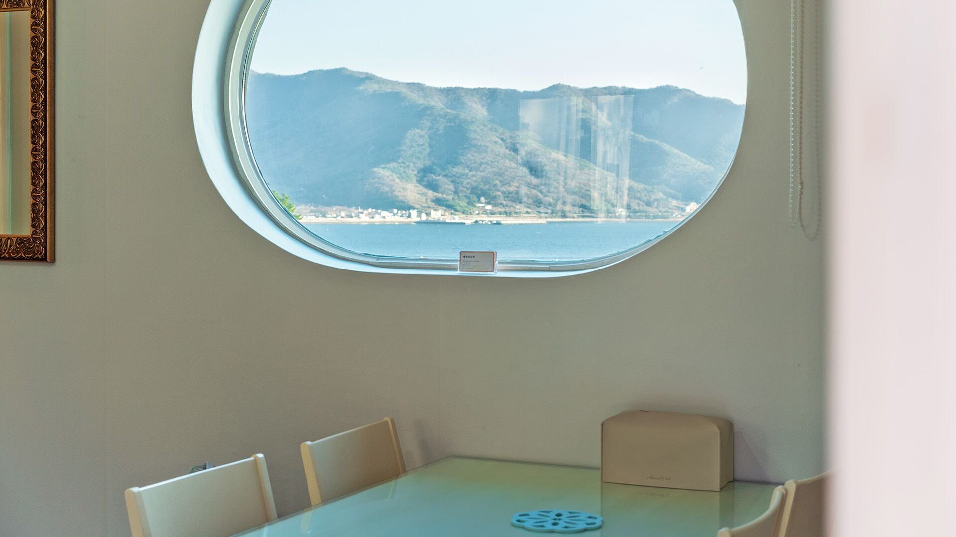201 | In-room dining