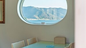 201 | In-room dining