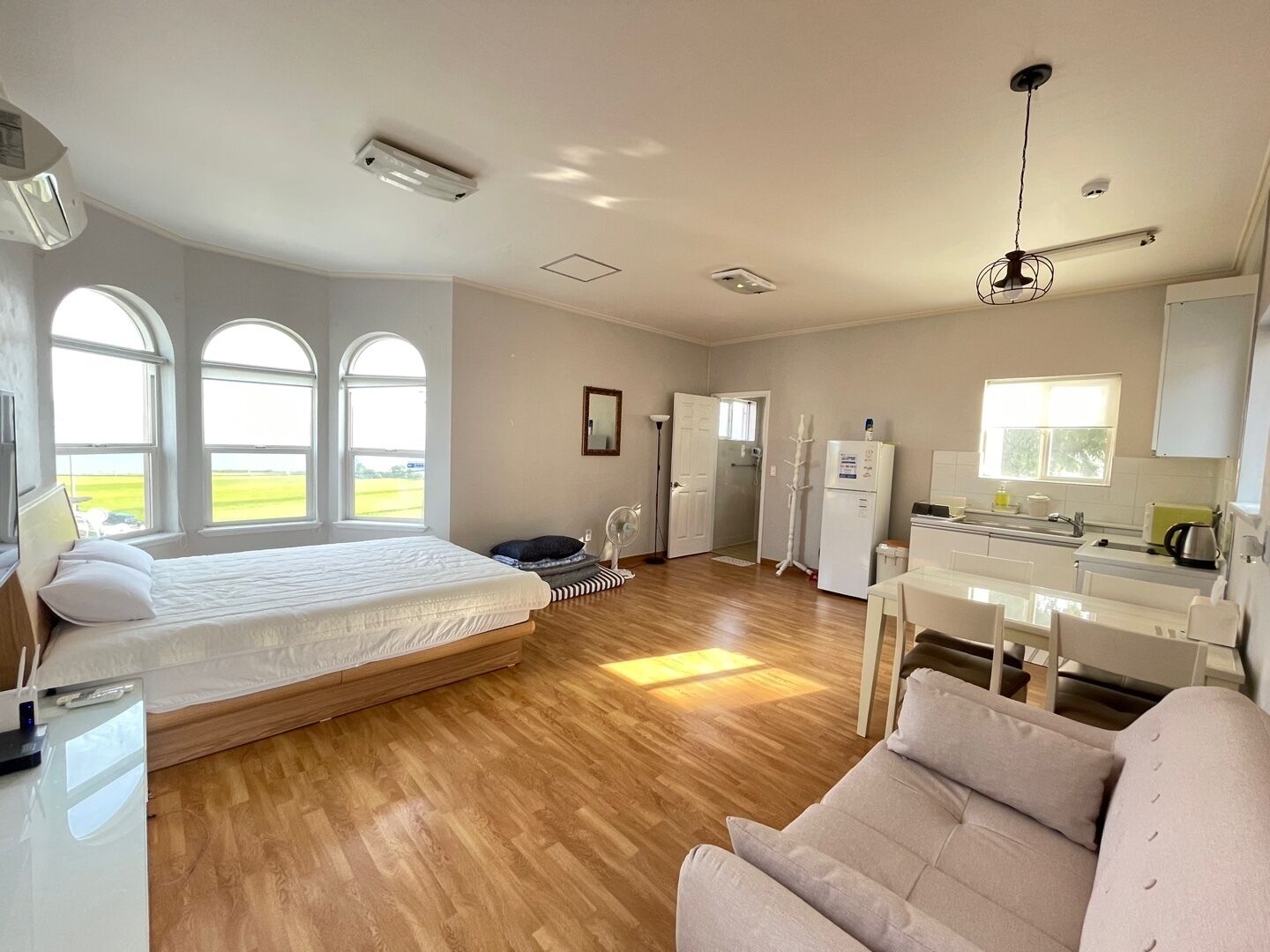 202 | Premium bedding, individually decorated, soundproofing, free WiFi