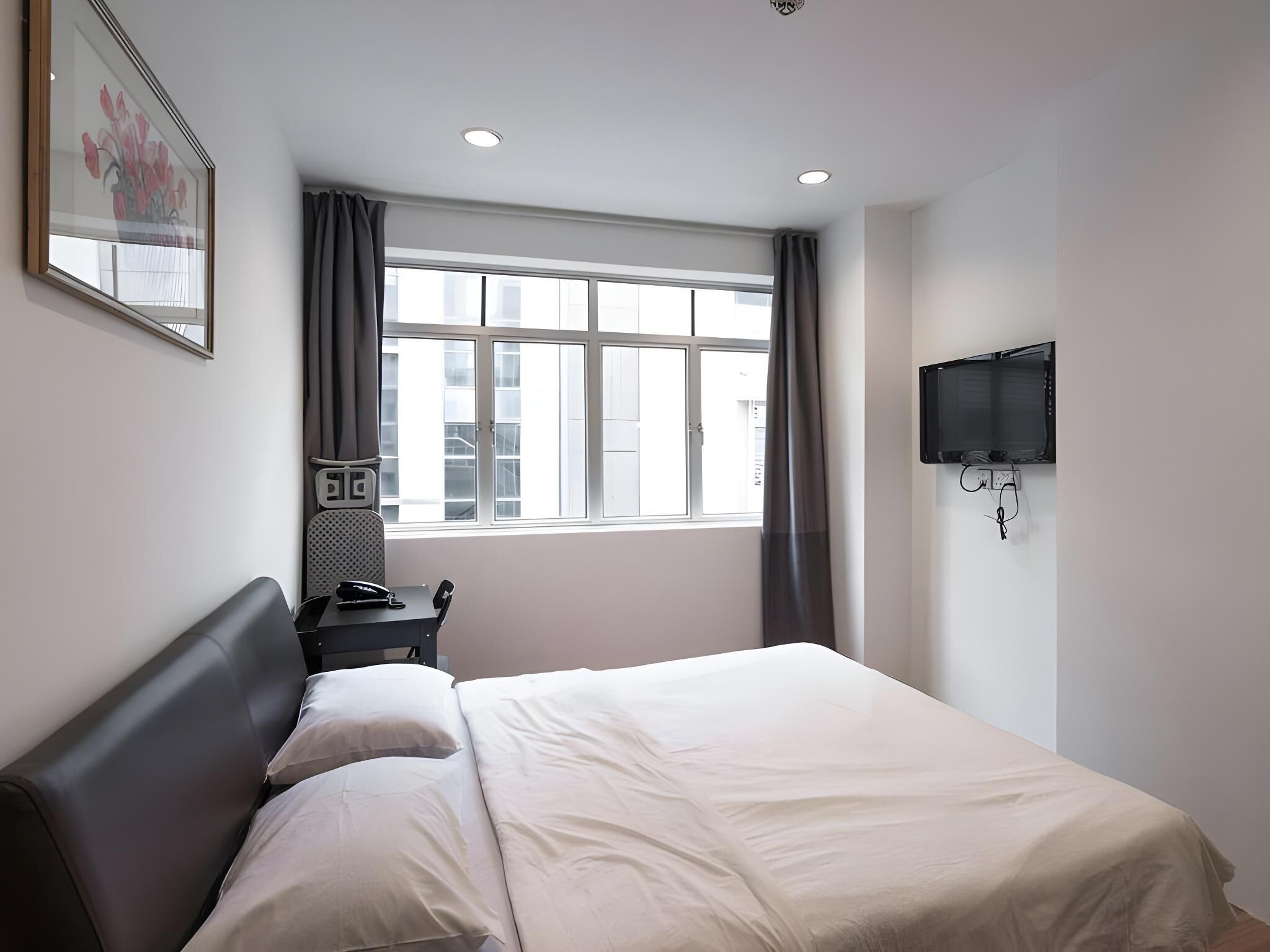 Escrivaninha, ferros/tábuas de passar roupa, Wi-Fi de cortesia