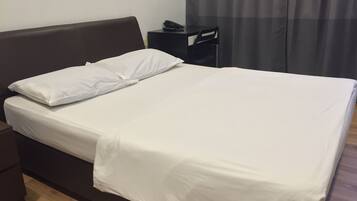 Superior Double Room | Desk, iron/ironing board, free WiFi