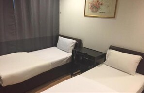 Desk, iron/ironing board, free WiFi - Hotel Conforto (Singapore)