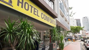 Exterior detail - Hotel Conforto (Singapore)