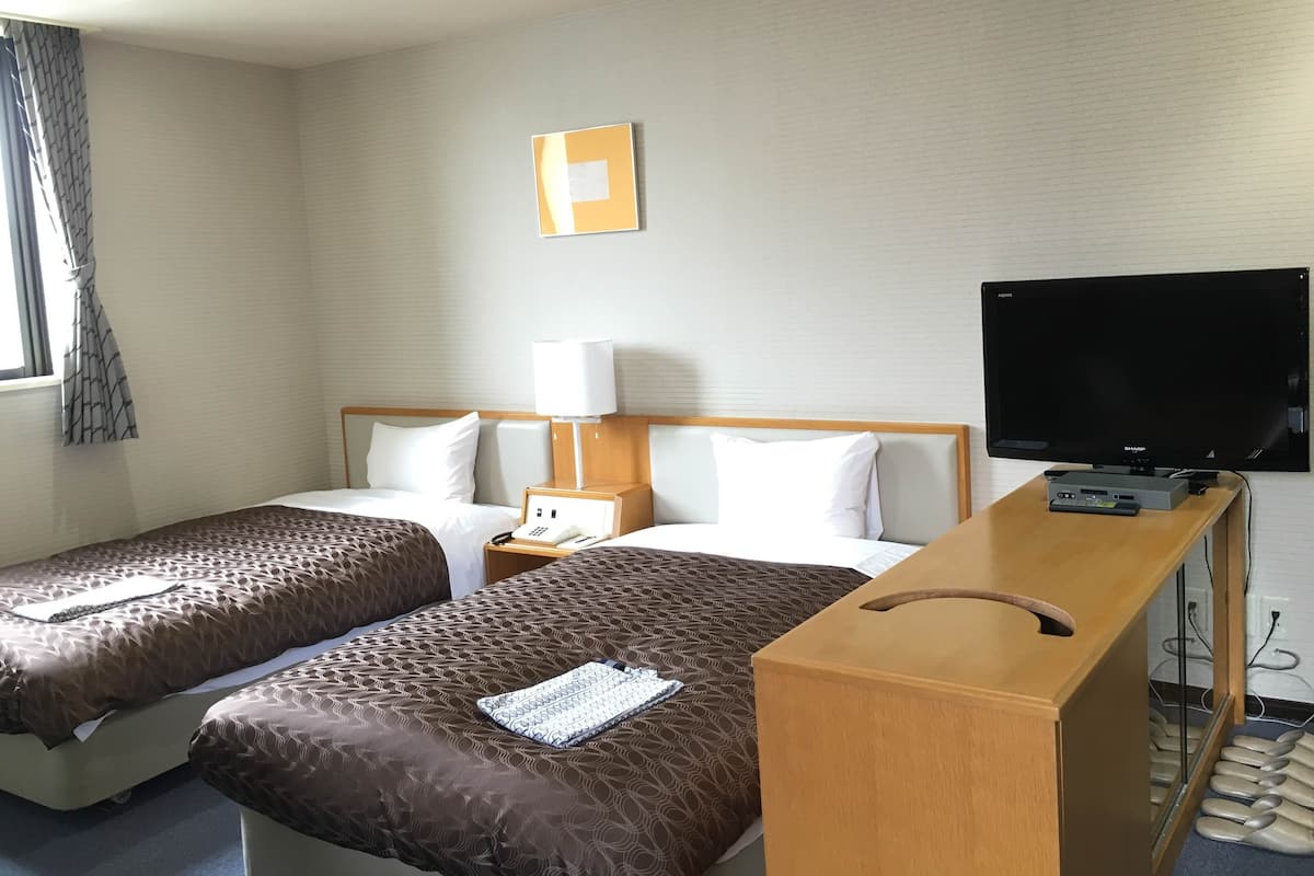 Family Room, Non Smoking | In-room safe, desk, free WiFi