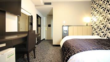 Bureau, fer et planche à repasser, Wi-Fi gratuit, draps fournis