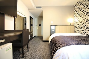 Desk, iron/ironing board, free WiFi, bed sheets - Apahotel Sagaeki-Minamiguchi (Saga)