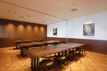 Breakfast, lunch, dinner served; Japanese cuisine . Apahotel Sagaeki-Minamiguchi