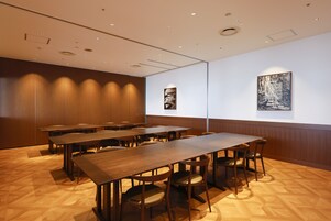 Breakfast, lunch, dinner served; Japanese cuisine 